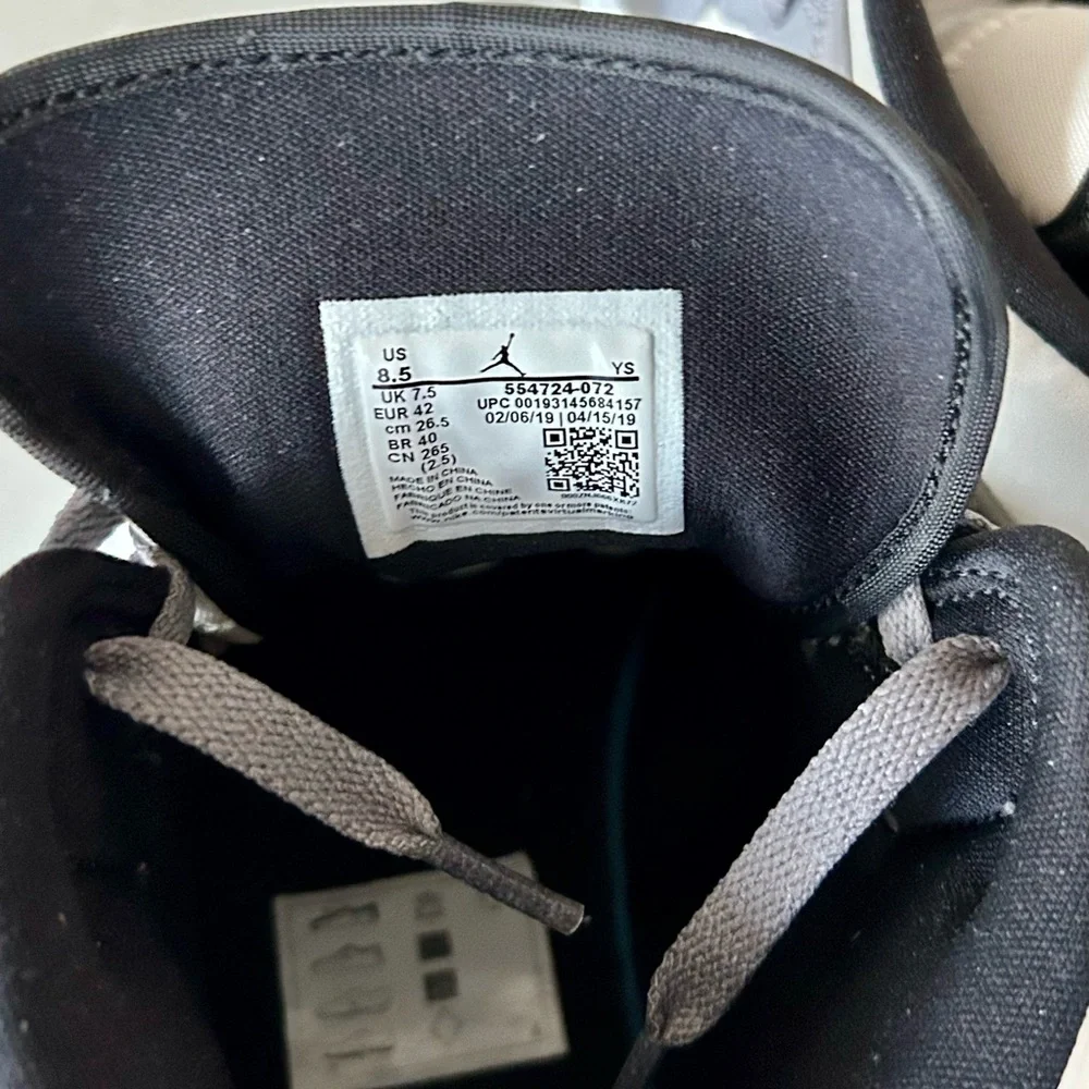 NIKE Air Jordan 1 Mid 'Gunsmoke Volt' - Picture 11 of 12